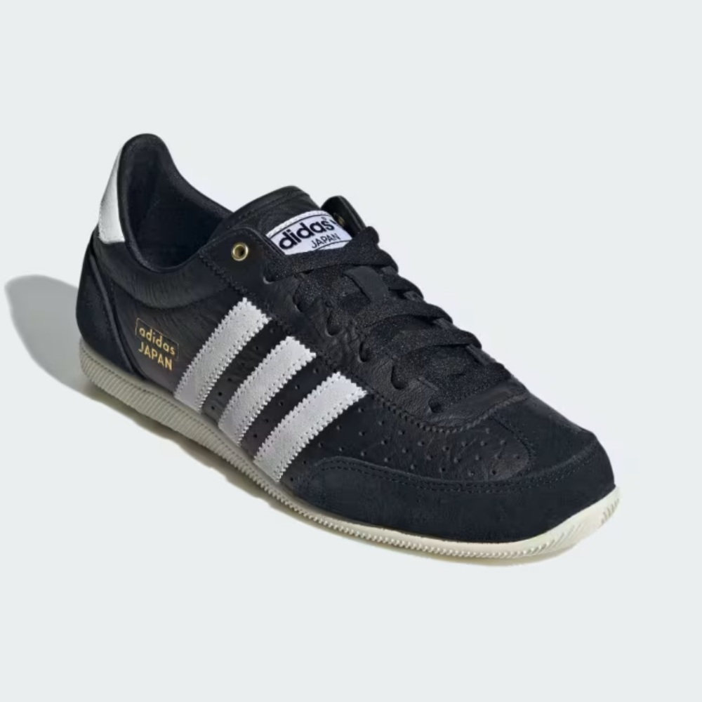 adidas JAPAN SHOES Core Black / Cloud White /
Gold Metallic women size 5